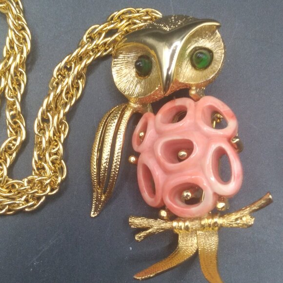 PARK LANE Molded Lucite Body & Green Rhinestone Eyes OWL Pendant and Necklace - Picture 2 of 5